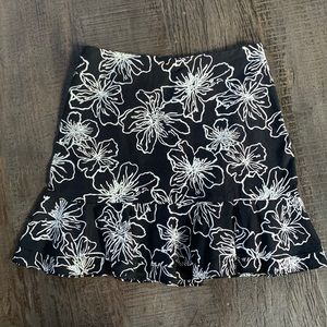 White House Black Market skirt, black&white floral, 2, excellent condition.